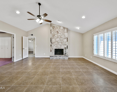 324 W Willow Avenue - Photo Thumbnail 4