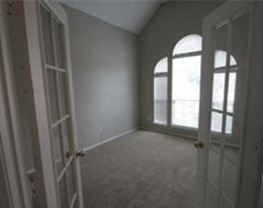 8505 Timber Crest Ct - Photo Thumbnail 2