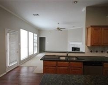 8505 Timber Crest Ct - Photo Thumbnail 6