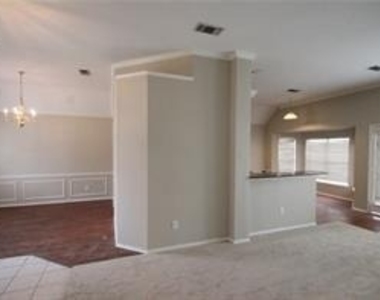 8505 Timber Crest Ct - Photo Thumbnail 21