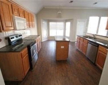 8505 Timber Crest Ct - Photo Thumbnail 4
