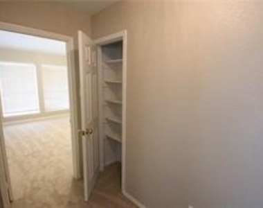 8505 Timber Crest Ct - Photo Thumbnail 10