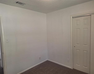 6005 Barry Drive - Photo Thumbnail 16
