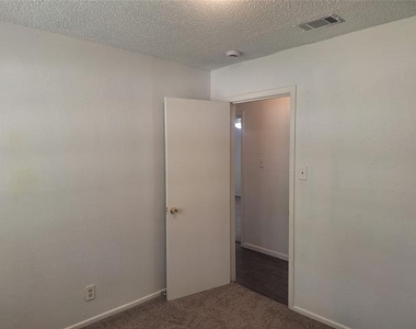 6005 Barry Drive - Photo Thumbnail 17