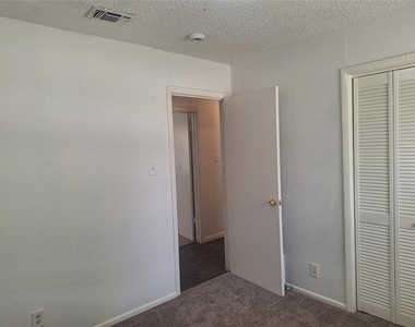 6005 Barry Drive - Photo Thumbnail 20