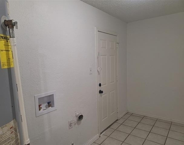 6005 Barry Drive - Photo Thumbnail 11