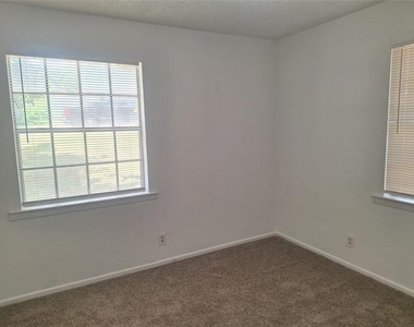 6005 Barry Drive - Photo Thumbnail 18