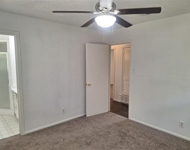 6005 Barry Drive - Photo Thumbnail 25