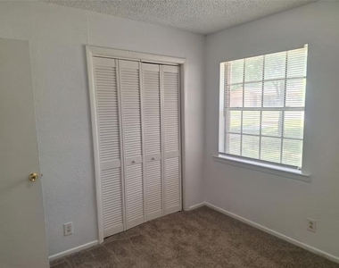 6005 Barry Drive - Photo Thumbnail 19