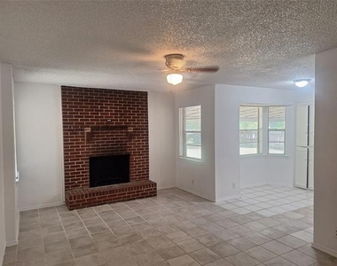 6005 Barry Drive - Photo Thumbnail 8