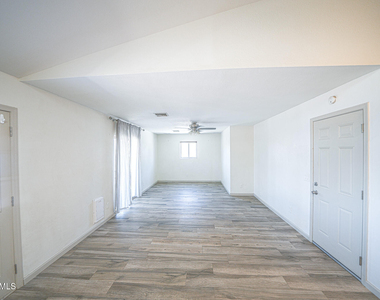 9315 E Dallas Street - Photo Thumbnail 10