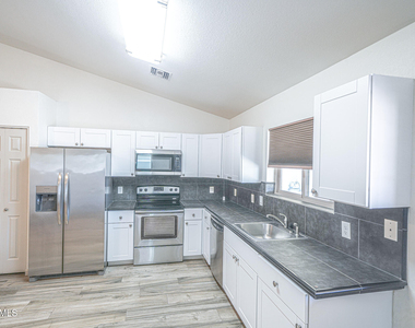 9315 E Dallas Street - Photo Thumbnail 5