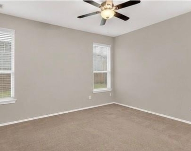 1021 Waverly Drive - Photo Thumbnail 5