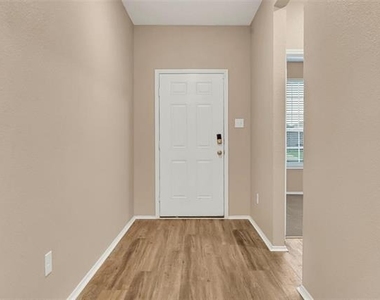 1021 Waverly Drive - Photo Thumbnail 14