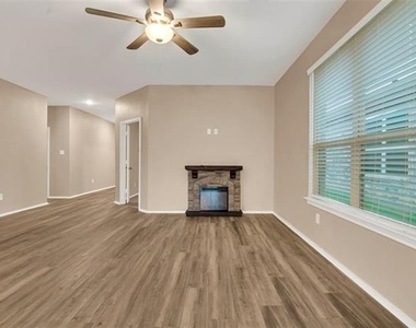 1021 Waverly Drive - Photo Thumbnail 12