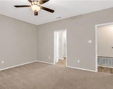 1021 Waverly Drive - Photo Thumbnail 4