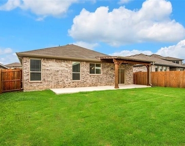 1021 Waverly Drive - Photo Thumbnail 15