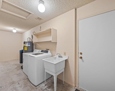 21007 N Sunglow Drive - Photo Thumbnail 6