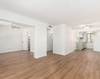 7821 E Valley Vista Drive - Photo Thumbnail 2
