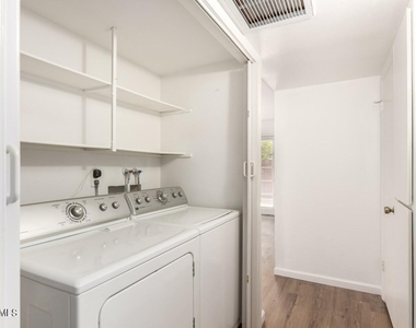 7821 E Valley Vista Drive - Photo Thumbnail 11