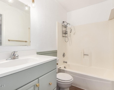 7821 E Valley Vista Drive - Photo Thumbnail 8