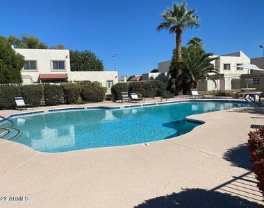 7821 E Valley Vista Drive - Photo Thumbnail 17
