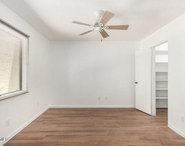 7821 E Valley Vista Drive - Photo Thumbnail 9
