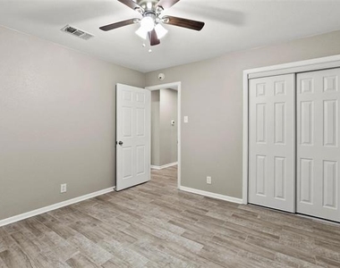 7425 S College Circle - Photo Thumbnail 18