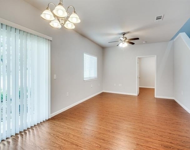 751 Pipeline Court - Photo Thumbnail 2