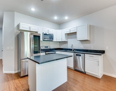 751 Pipeline Court - Photo Thumbnail 8