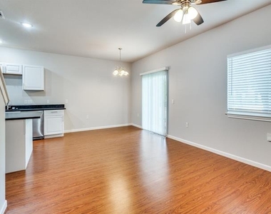751 Pipeline Court - Photo Thumbnail 4