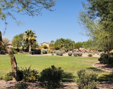 2083 E Velvet Place - Photo Thumbnail 21