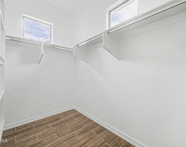 15155 N 145th Avenue - Photo Thumbnail 18