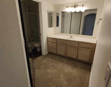 5104 N 32nd Street - Photo Thumbnail 10