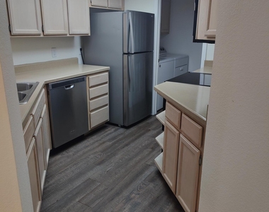 5104 N 32nd Street - Photo Thumbnail 2