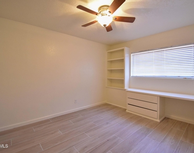 5570 W Becker Lane - Photo Thumbnail 16