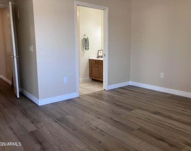 16801 N 94th Street - Photo Thumbnail 19