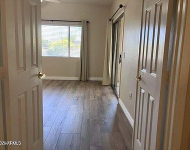 16801 N 94th Street - Photo Thumbnail 16