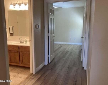 16801 N 94th Street - Photo Thumbnail 24