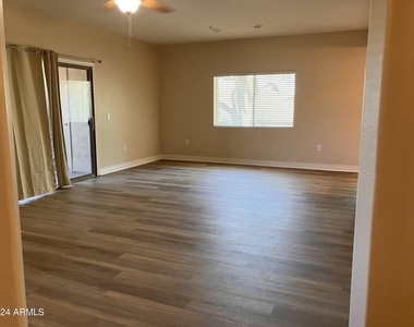 16801 N 94th Street - Photo Thumbnail 7