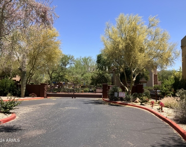16801 N 94th Street - Photo Thumbnail 3