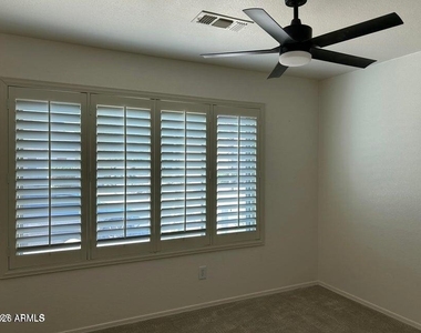 1807 E Lindrick Drive - Photo Thumbnail 7
