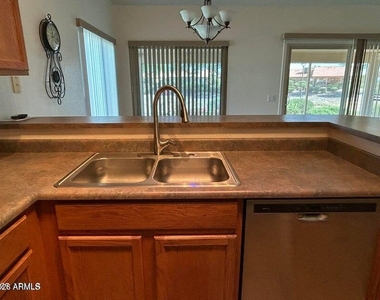 1807 E Lindrick Drive - Photo Thumbnail 5