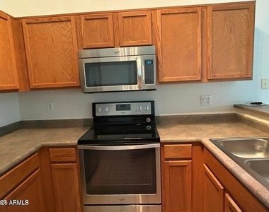 1807 E Lindrick Drive - Photo Thumbnail 3