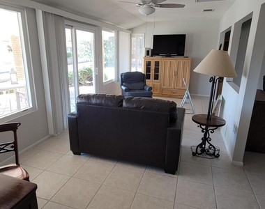 10715 W Tropicana Circle - Photo Thumbnail 13