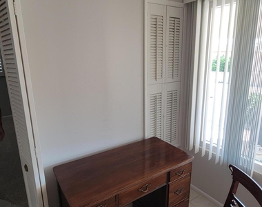 10715 W Tropicana Circle - Photo Thumbnail 14
