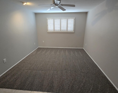 10715 W Tropicana Circle - Photo Thumbnail 19