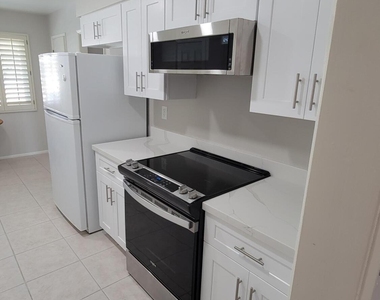 10715 W Tropicana Circle - Photo Thumbnail 17