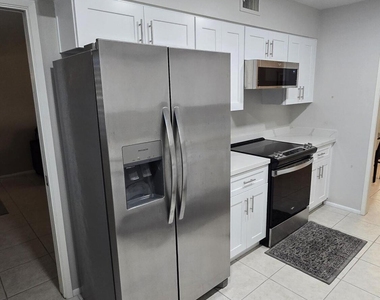 10715 W Tropicana Circle - Photo Thumbnail 16