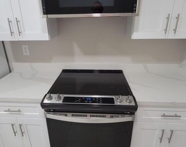 10715 W Tropicana Circle - Photo Thumbnail 18